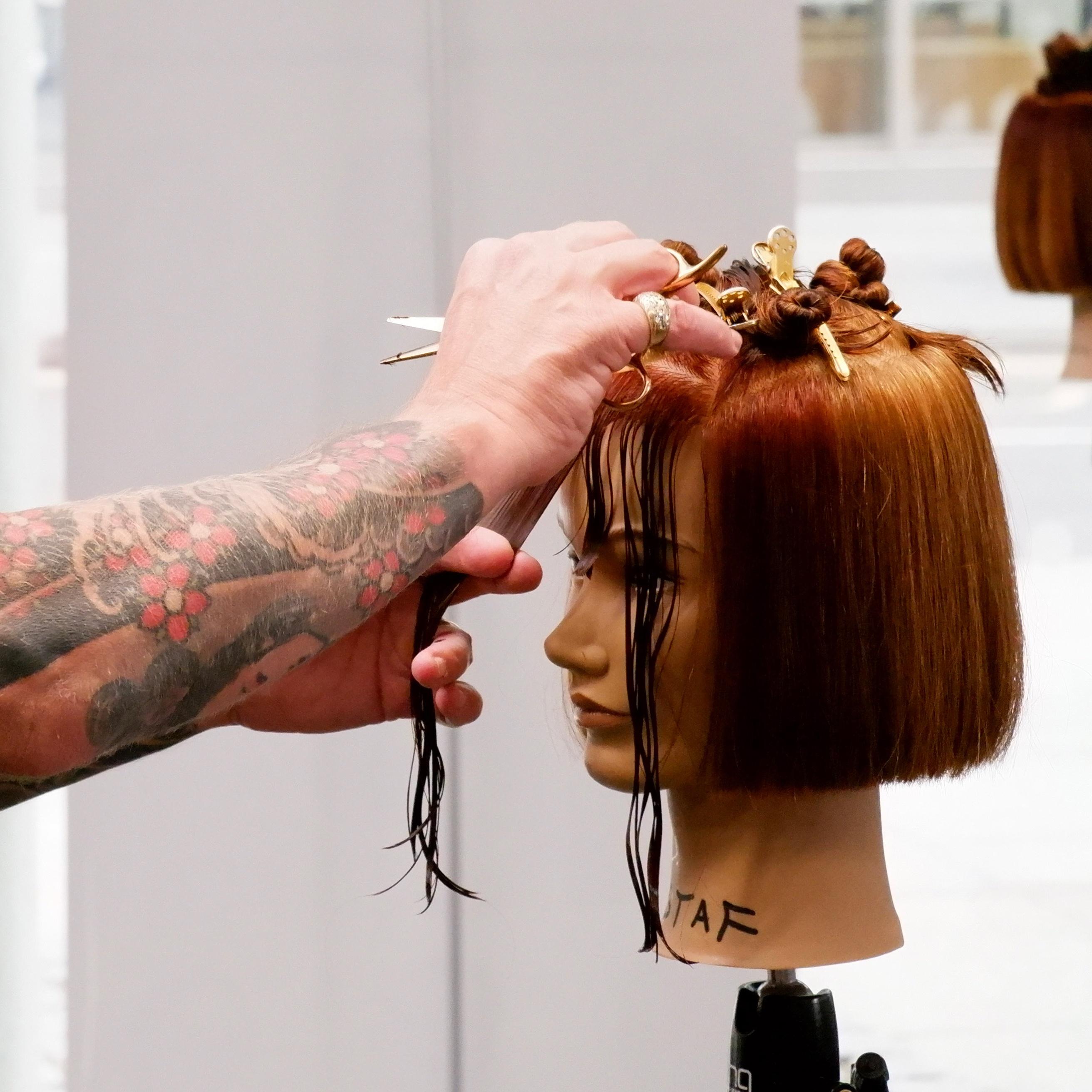 NKC_CUTTING_HAIR
