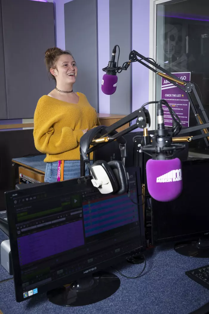 DART MISKIN RADIO FEMALE STUDENT